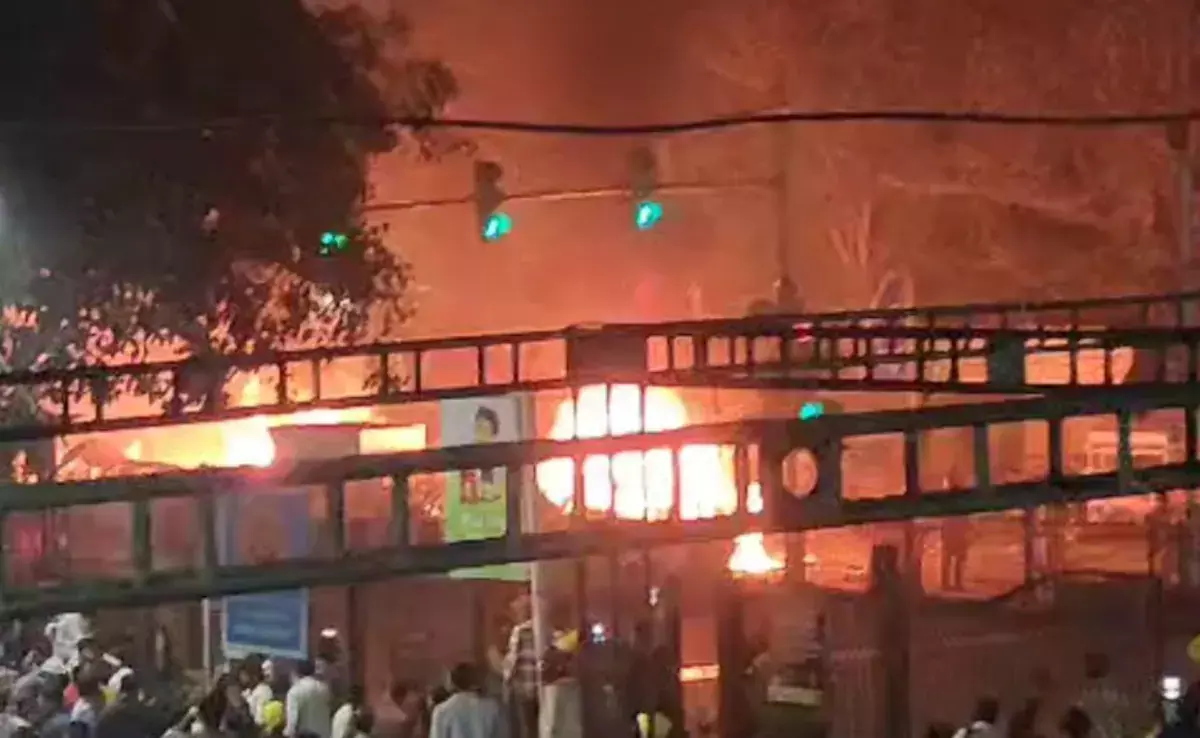 ഡല്ഹി സ്ഫോടനം; കേരളത്തിലും ജാഗ്രതാ നിര്ദേശം ഡല്ഹി സ്ഫോടനം; കേരളത്തിലും ജാഗ്രതാ നിര്ദേശം