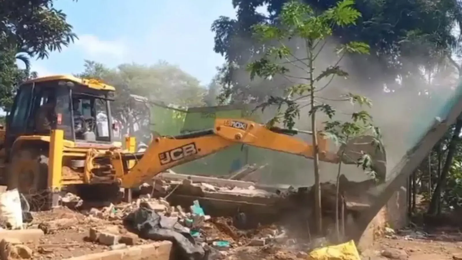 മുസ് ലിമായതുകൊണ്ടാണോ ഒഴിപ്പിക്കുന്നത്?; അസമിലെ കുടിയൊഴിപ്പിക്കല് നടപടിയില് ആശങ്ക പൂണ്ട് പ്രദേശവാസികള് മുസ് ലിമായതുകൊണ്ടാണോ ഒഴിപ്പിക്കുന്നത്?; അസമിലെ കുടിയൊഴിപ്പിക്കല് നടപടിയില് ആശങ്ക പൂണ്ട് പ്രദേശവാസികള്