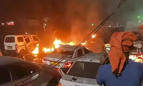 ഡല്‍ഹിയില്‍  കാര്‍ പൊട്ടിത്തെറിച്ച് സ്‌ഫോടനം; മരണം 13 ആയി