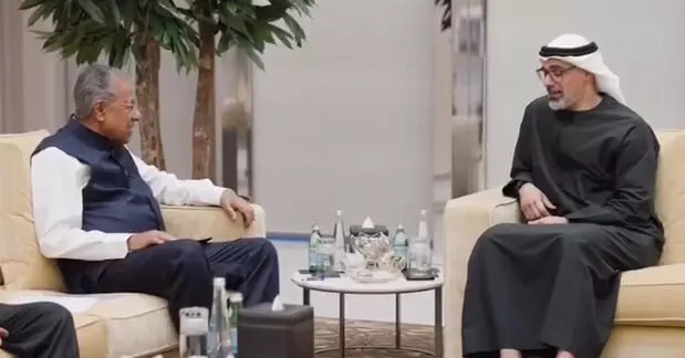 അബുദാബി കിരീടാവകാശി ഷയ്ഖ് ഖാലിദ് ബിന്‍ മുഹമ്മദ് ബിന്‍ സായേദ് അല്‍ നഹ്യാനുമായി കൂടിക്കാഴ്ച നടത്തി മുഖ്യമന്ത്രി