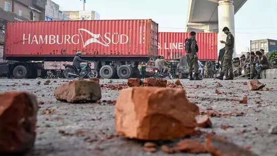 പാകിസ്താനില് സ്ഫോടനം: 6 പേര് കൊല്ലപ്പെട്ടു പാകിസ്താനില് സ്ഫോടനം: 6 പേര് കൊല്ലപ്പെട്ടു