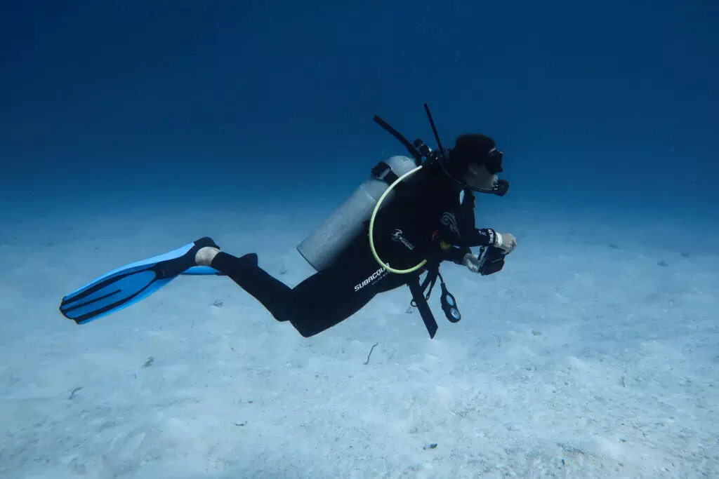 സ്കൂബ ഡൈവിങ് പരിശീലനത്തിനിടെ പെണ്കുട്ടികളെ കടന്നു പിടിച്ചു; എയര്ഫോഴ്സ് ഉദ്യോഗസ്ഥനെതിരേ കേസ് സ്കൂബ ഡൈവിങ് പരിശീലനത്തിനിടെ പെണ്കുട്ടികളെ കടന്നു പിടിച്ചു; എയര്ഫോഴ്സ് ഉദ്യോഗസ്ഥനെതിരേ കേസ്