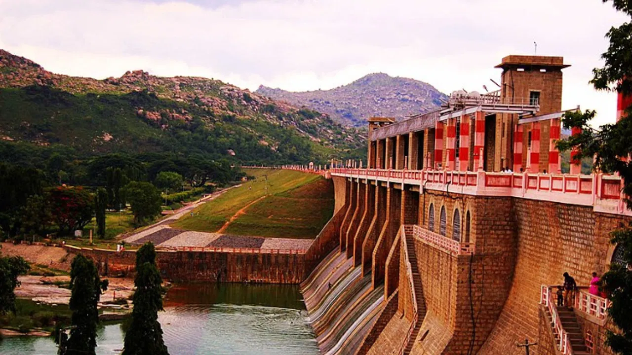 കനത്തമഴ; ഇടുക്കി പൊന്മുടി അണക്കെട്ട് തുറന്നു, പന്നിയാര്‍ പുഴയുടെ തീരത്ത് ജാഗ്രതാനിര്‍ദേശം