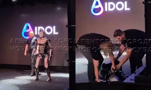 റഷ്യയിലെ ആദ്യത്തെ എഐ ഹ്യൂമനോയിഡ് റോബോട്ട് വേദിയില്‍ വീണു, വിഡിയോ വൈറല്‍