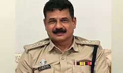 നവീന്‍ ബാബു കേസില്‍ പി പി ദിവ്യക്കെതിരായ അന്വേഷണത്തിനു മേല്‍നോട്ടം വഹിച്ച ഉദ്യോഗസ്ഥന്‍ എല്‍ഡിഎഫ് സ്ഥാനാര്‍ത്ഥി