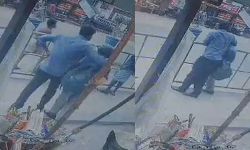 യുവാവിനെ കഴുത്ത് ഞെരിച്ചു കൊല്ലാന് ശ്രമം; പഞ്ചായത്തംഗത്തിന് എതിരെ കേസ് യുവാവിനെ കഴുത്ത് ഞെരിച്ചു കൊല്ലാന് ശ്രമം; പഞ്ചായത്തംഗത്തിന് എതിരെ കേസ്