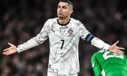 അയര്‍ലന്‍ഡിനോട് തോല്‍വിയേറ്റുവാങ്ങി പോര്‍ച്ചുഗല്‍; ക്രിസ്റ്റ്യാനോ റൊണാള്‍ഡോക്ക് ചുവപ്പു കാര്‍ഡ്