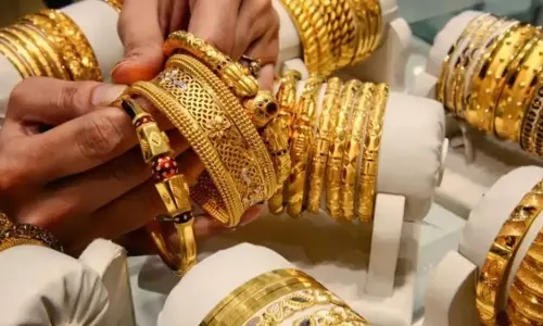 സ്വര്ണം വീണ്ടും റെക്കോര്ഡ് വിലയില് സ്വര്ണം വീണ്ടും റെക്കോര്ഡ് വിലയില്