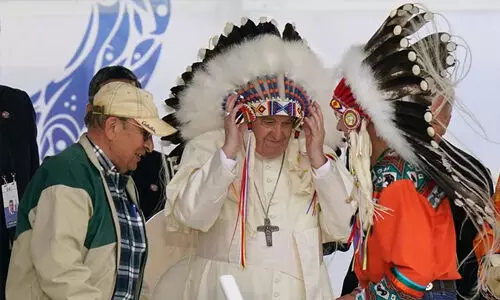 കാനഡയിലെ ആദിവാസികളില്‍ നിന്നും തട്ടിയെടുത്ത വസ്തുക്കള്‍ തിരികെ നല്‍കി വത്തിക്കാന്‍