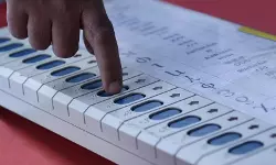 എസ് ഐ ആർ : തദ്ദേശ തിരഞ്ഞെടുപ്പ് ദിവസം കരട് വോട്ടർ പട്ടിക പ്രസിദ്ധീകരണം പാടില്ലെന്ന് രാഷ്ട്രീയപാർട്ടികൾ എസ് ഐ ആർ : തദ്ദേശ തിരഞ്ഞെടുപ്പ് ദിവസം കരട് വോട്ടർ പട്ടിക പ്രസിദ്ധീകരണം പാടില്ലെന്ന് രാഷ്ട്രീയപാർട്ടികൾ