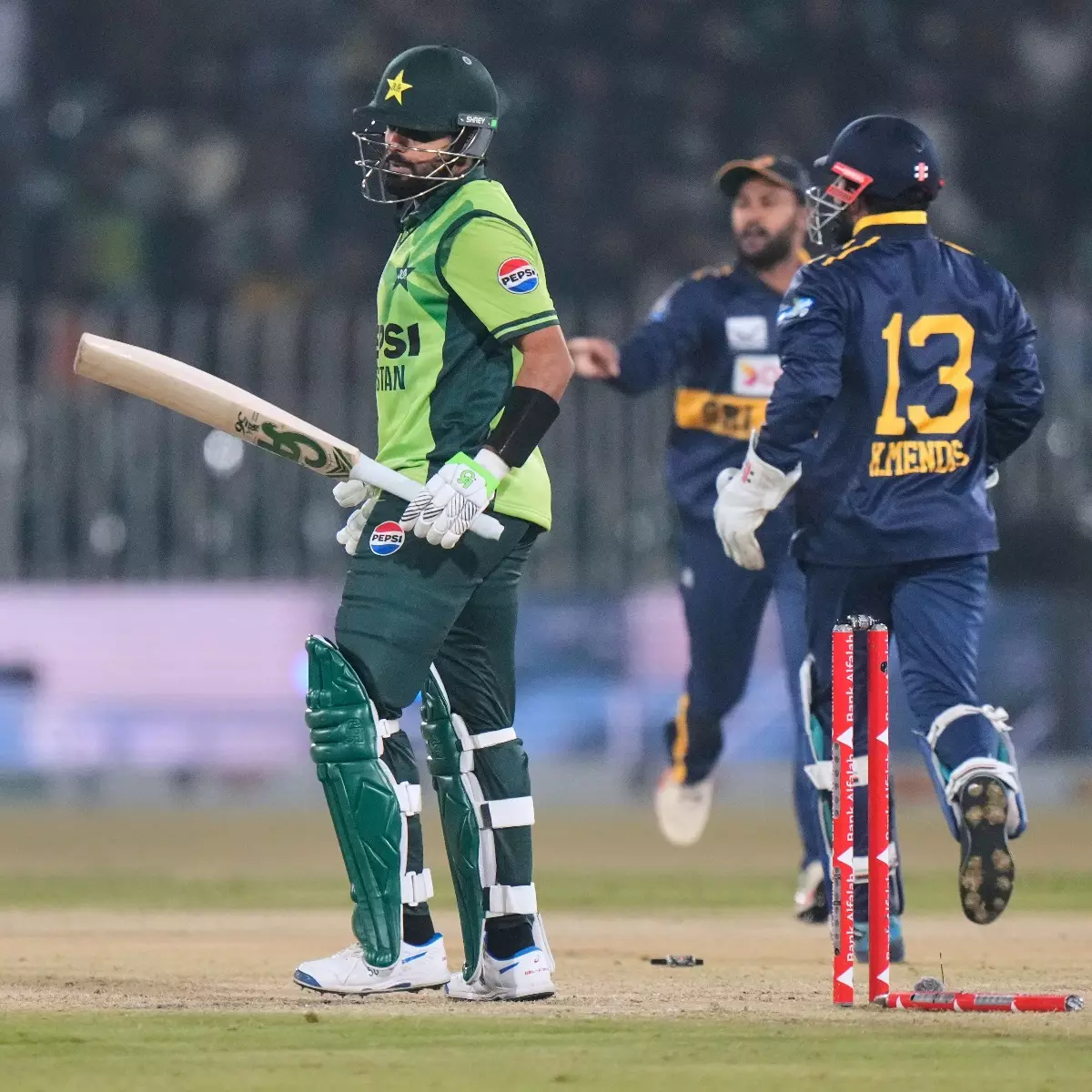 ബാറ്റുകൊണ്ട് സ്റ്റംപിലടിച്ച ബാബര്‍ അസമിന് വന്‍ തുക പിഴ, ഡീമെറിറ്റ് പോയിന്റും