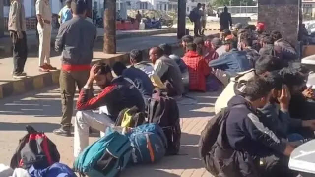 നിങ്ങള്‍ പാകിസ്താനിലുള്ളവരാണോ; ജമ്മു കശ്മീരില്‍ നിന്നുള്ള 44 തൊഴിലാളികളെ തടഞ്ഞുവച്ചു