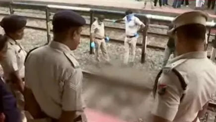 ആലപ്പുഴ റെയില്വേ ട്രാക്കില് മനുഷ്യന്റെ കാല് കണ്ടെത്തി ആലപ്പുഴ റെയില്വേ ട്രാക്കില് മനുഷ്യന്റെ കാല് കണ്ടെത്തി