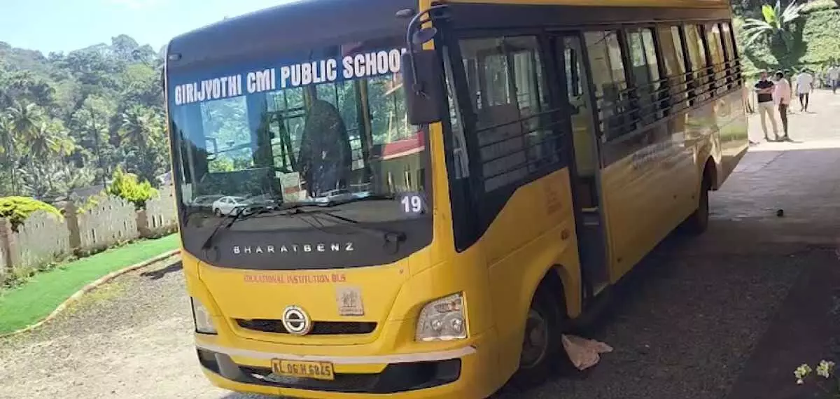 സ്കൂള് ബസ് കയറി പ്ലേ സ്കൂള് വിദ്യാര്ഥി മരിച്ചു സ്കൂള് ബസ് കയറി പ്ലേ സ്കൂള് വിദ്യാര്ഥി മരിച്ചു