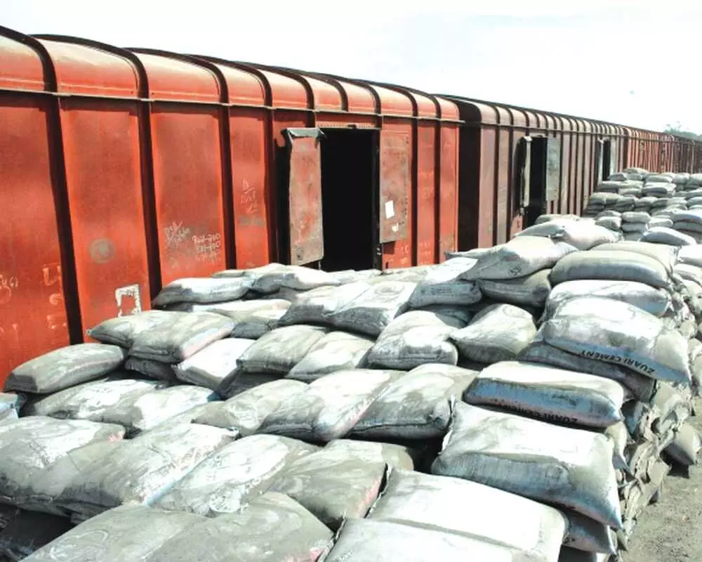 സിമന്റിന്റെ ചരക്കുകൂലി റെയില്‍വെ കുറച്ചു