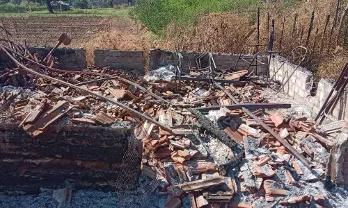 വ്യാജ എഫ്ഐആര്, മതപരിവര്ത്തന ആരോപണം; ഹിന്ദുത്വ അക്രമങ്ങള്ക്കിരയാവേണ്ടി വന്ന ഹൗള് ക്യാംപസ് വ്യാജ എഫ്ഐആര്, മതപരിവര്ത്തന ആരോപണം; ഹിന്ദുത്വ അക്രമങ്ങള്ക്കിരയാവേണ്ടി വന്ന ഹൗള് ക്യാംപസ്