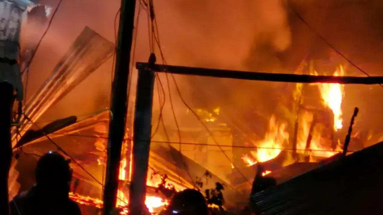 ഗ്യാസ് സിലിണ്ടര്‍ പൊട്ടിത്തെറിച്ചുണ്ടായ അപകടം; അഞ്ച് വീടുകള്‍ കത്തിനശിച്ചു