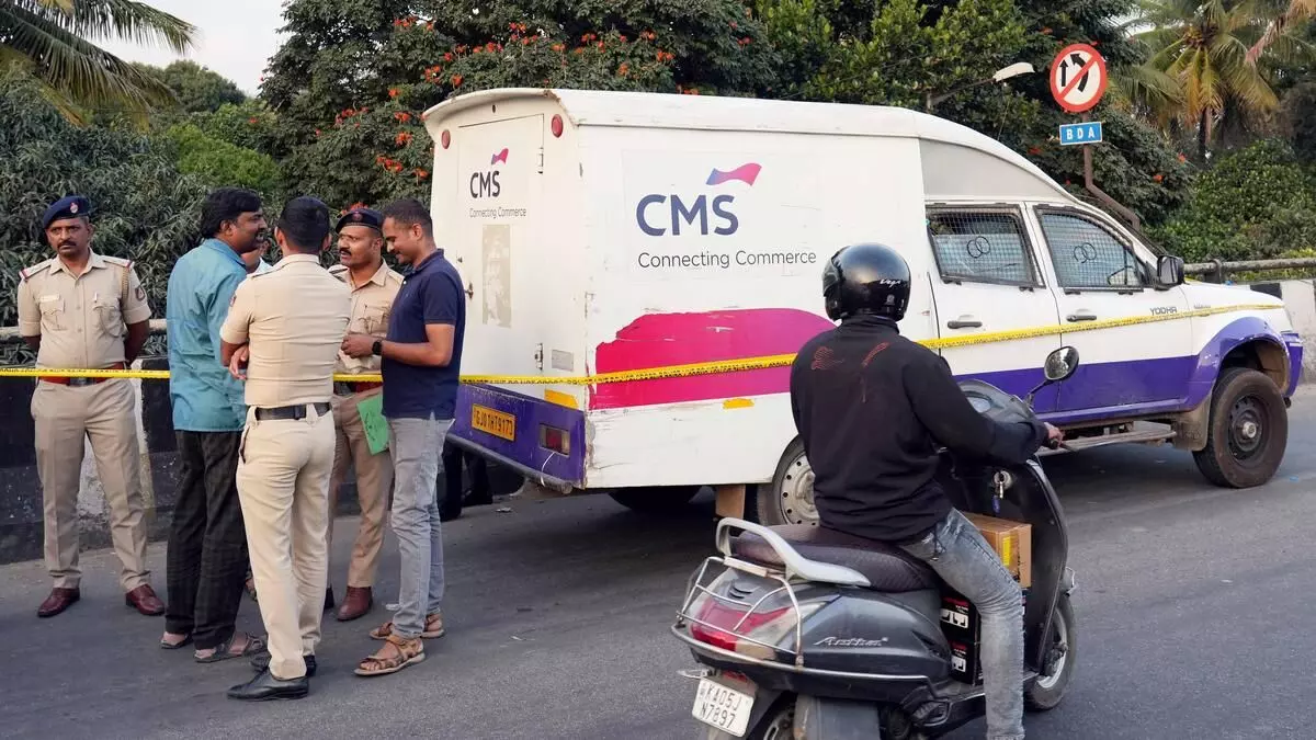 ബെംഗളൂരു കവര്‍ച്ചാക്കേസ്: ചെന്നൈയിലേക്ക് കടത്തിയ പണം കണ്ടെത്തി; പോലിസ് കോണ്‍സ്റ്റബിള്‍ അറസ്റ്റില്‍