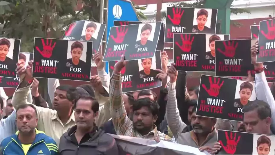 ഡല്‍ഹിയില്‍ വിദ്യാര്‍ഥി ആത്മഹത്യ ചെയ്ത സംഭവം; പ്രധാനാധ്യാപിക ഉള്‍പ്പെടെ 4 സ്‌കൂള്‍ ജീവനക്കാര്‍ക്ക് സസ്പെന്‍ഷന്‍