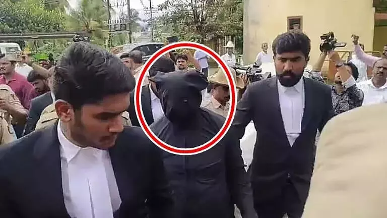 ധര്മ്മസ്ഥലയിലെ കൊലപാതകക്കേസ്: എസ്ഐടി ഇടക്കാല റിപോര്ട്ട് സമര്പ്പിച്ചു ധര്മ്മസ്ഥലയിലെ കൊലപാതകക്കേസ്: എസ്ഐടി ഇടക്കാല റിപോര്ട്ട് സമര്പ്പിച്ചു