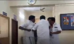 കാസര്‍ഗോഡ് ഡിസിസി ഓഫീസിലെ സംഘര്‍ഷ ദൃശ്യങ്ങള്‍ പകര്‍ത്തിയ കോണ്‍ഗ്രസ് നേതാവിനെ സസ്പെന്‍ഡ് ചെയ്തു