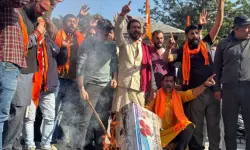 മെഡിക്കല്‍ കോളജില്‍ മുസ്‌ലിം വിദ്യാര്‍ഥികള്‍ക്ക് അഡ്മിഷന്‍ നല്‍കി; സംഘര്‍ഷാവസ്ഥ സൃഷ്ടിച്ച് ഹിന്ദുത്വര്‍ (video)