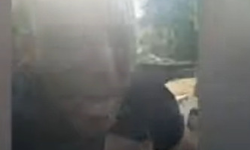 വാടകയ്ക്ക് കൊടുത്ത കാര് തിരിച്ചുചോദിച്ചു: ഉടമയെ കാറിന്റെ ബോണറ്റില് കിടത്തി കാര് ഓടിച്ചു വാടകയ്ക്ക് കൊടുത്ത കാര് തിരിച്ചുചോദിച്ചു: ഉടമയെ കാറിന്റെ ബോണറ്റില് കിടത്തി കാര് ഓടിച്ചു