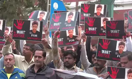 ഡല്ഹിയില് വിദ്യാര്ഥി ആത്മഹത്യ ചെയ്ത സംഭവം; പ്രധാനാധ്യാപിക ഉള്പ്പെടെ 4 സ്കൂള് ജീവനക്കാര്ക്ക് സസ്പെന്ഷന് ഡല്ഹിയില് വിദ്യാര്ഥി ആത്മഹത്യ ചെയ്ത സംഭവം; പ്രധാനാധ്യാപിക ഉള്പ്പെടെ 4 സ്കൂള് ജീവനക്കാര്ക്ക് സസ്പെന്ഷന്