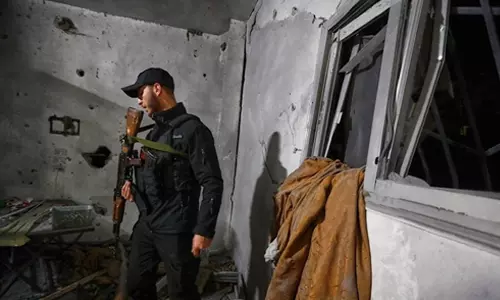 സിറിയന് സൈന്യവും കുര്ദ് സൈന്യവും തമ്മില് ഏറ്റുമുട്ടല്; രണ്ടുപേര് കൊല്ലപ്പെട്ടു സിറിയന് സൈന്യവും കുര്ദ് സൈന്യവും തമ്മില് ഏറ്റുമുട്ടല്; രണ്ടുപേര് കൊല്ലപ്പെട്ടു