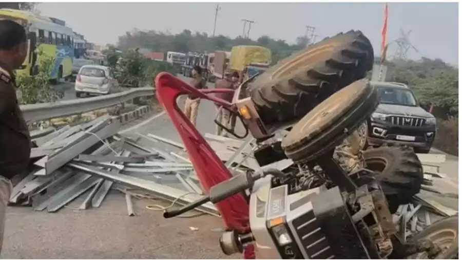 ട്രാക്റ്റര് ട്രോളി മറിഞ്ഞു; മൂന്നു തൊഴിലാളികള് മരിച്ചു, ഒരാള്ക്ക് പരിക്ക് ട്രാക്റ്റര് ട്രോളി മറിഞ്ഞു; മൂന്നു തൊഴിലാളികള് മരിച്ചു, ഒരാള്ക്ക് പരിക്ക്