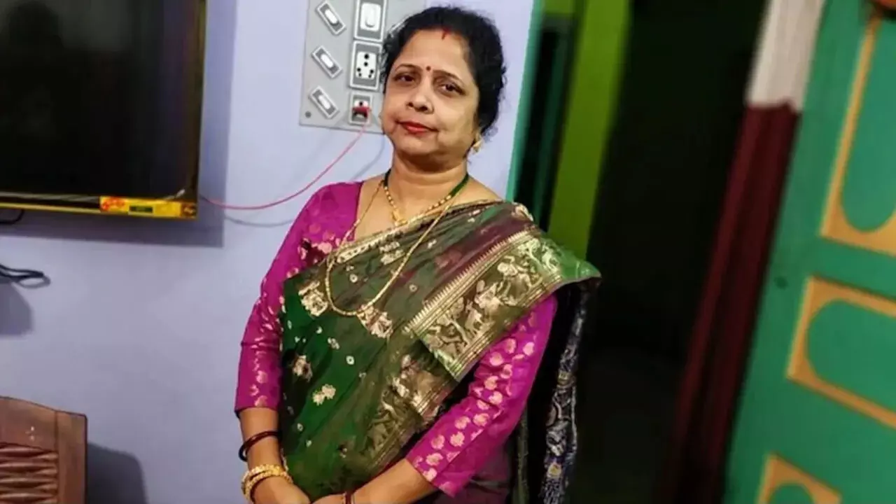 ബംഗാളില് വീണ്ടും ബിഎല്ഒ ആത്മഹത്യ ചെയ്തു; എസ്ഐആര് ഡ്യൂട്ടിയിലെ സമ്മര്ദമെന്ന് ആരോപണം ബംഗാളില് വീണ്ടും ബിഎല്ഒ ആത്മഹത്യ ചെയ്തു; എസ്ഐആര് ഡ്യൂട്ടിയിലെ സമ്മര്ദമെന്ന് ആരോപണം