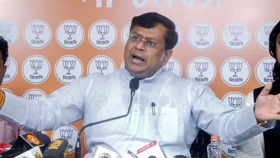 അനധികൃത വോട്ടര്മാരെ സംരക്ഷിക്കുന്നതിനുവേണ്ടിയാണ് എസ്ഐആറിനെ ടിഎംസി എതിര്ക്കുന്നതെന്ന് ബിജെപി അനധികൃത വോട്ടര്മാരെ സംരക്ഷിക്കുന്നതിനുവേണ്ടിയാണ് എസ്ഐആറിനെ ടിഎംസി എതിര്ക്കുന്നതെന്ന് ബിജെപി