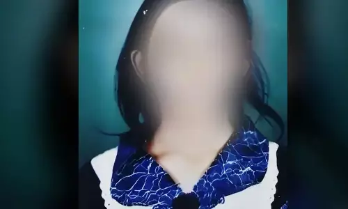 ഫോണ് വാങ്ങി നല്കാത്തതിന്റെ വിഷമത്തില് 14 വയസുകാരി ജീവനൊടുക്കി ഫോണ് വാങ്ങി നല്കാത്തതിന്റെ വിഷമത്തില് 14 വയസുകാരി ജീവനൊടുക്കി