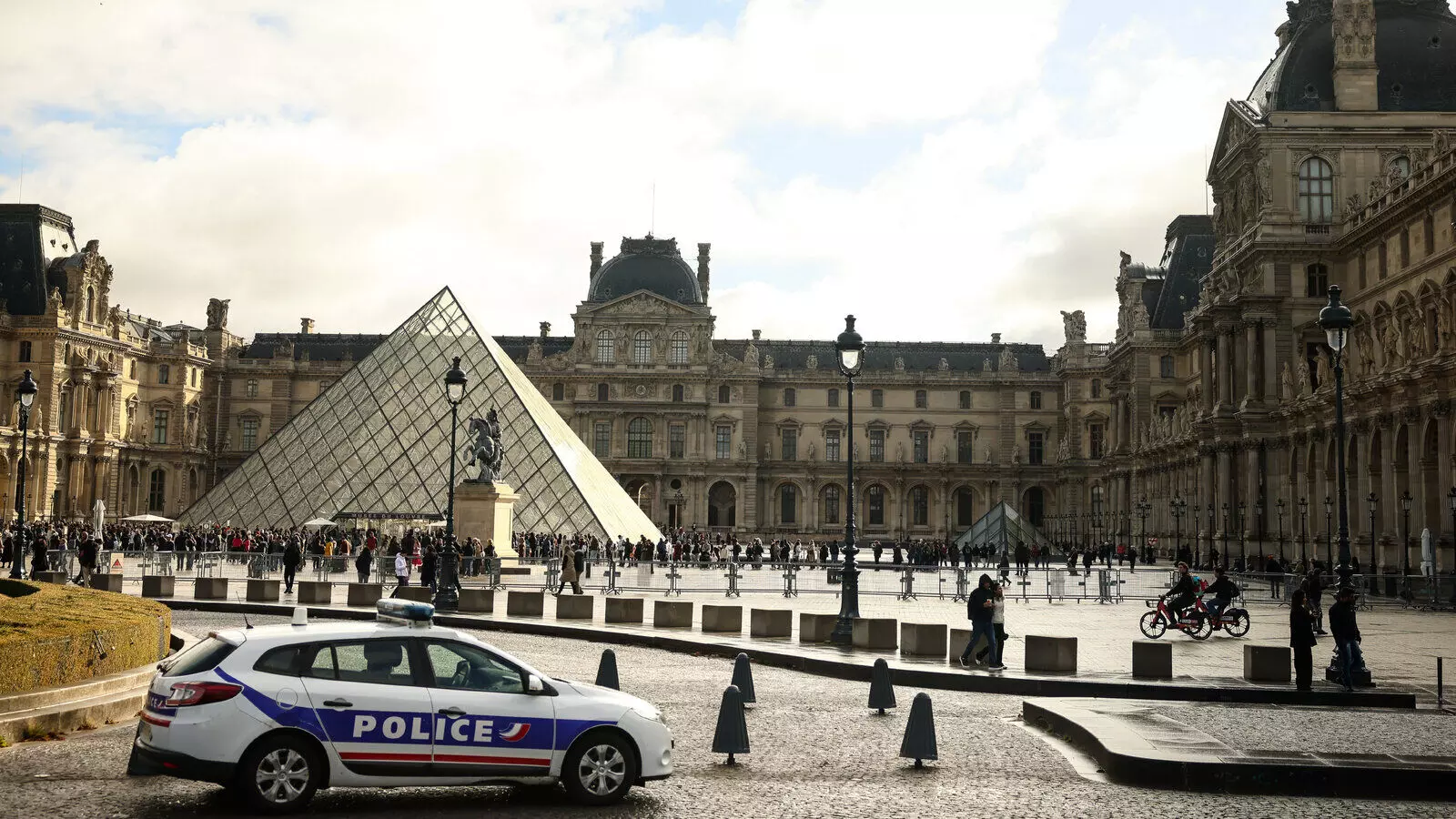 ലൂവ്ര് മ്യൂസിയത്തിലെ മോഷണം: ഒരാള്‍ കൂടി അറസ്റ്റില്‍,  ആഭരണം കണ്ടെത്താനായില്ല