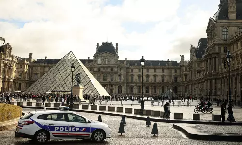 ലൂവ്ര് മ്യൂസിയത്തിലെ മോഷണം: ഒരാള്‍ കൂടി അറസ്റ്റില്‍,  ആഭരണം കണ്ടെത്താനായില്ല