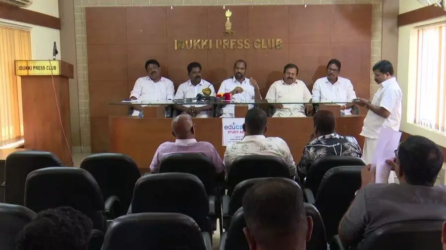 ഇടുക്കിയില് കോണ്ഗ്രസിന്റെ പഞ്ചായത്ത് പ്രസിഡന്റ് ബിജെപിയില് ചേര്ന്നു ഇടുക്കിയില് കോണ്ഗ്രസിന്റെ പഞ്ചായത്ത് പ്രസിഡന്റ് ബിജെപിയില് ചേര്ന്നു