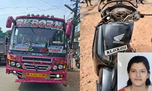 ബസ് സ്‌കൂട്ടറിലിടിച്ചു, വില്ലേജ് ഓഫീസ് ജീവനക്കാരി മരിച്ചു