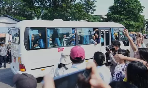 മ്യാന്‍മറില്‍ 8,665 പേര്‍ക്ക് രാഷ്ട്രീയ പൊതുമാപ്പ്; ആയിരങ്ങള്‍ ജയില്‍ മോചിതരായി