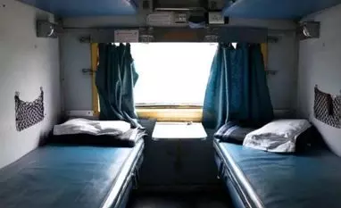 സ്ലീപ്പര്‍ കോച്ചിലും മൂടിപ്പുതച്ചുറങ്ങാം, ബെഡ് ഷീറ്റുകളും തലയിണകളും റെയില്‍വെ നല്‍കും