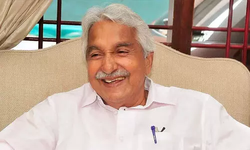 സോളാര് പീഡനത്തില് ഉമ്മന് ചാണ്ടിയെ കുടുക്കിയോ ?: പരാതിക്കാരിയുടെ കത്ത് 21 പേജ് മാത്രമായിരുന്നുവെന്ന് ജയില് സൂപ്രണ്ട് സോളാര് പീഡനത്തില് ഉമ്മന് ചാണ്ടിയെ കുടുക്കിയോ ?: പരാതിക്കാരിയുടെ കത്ത് 21 പേജ് മാത്രമായിരുന്നുവെന്ന് ജയില് സൂപ്രണ്ട്