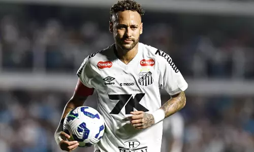 ഗുരുതര പരിക്കിനെ അവഗണിച്ച് കളത്തിലിറങ്ങി; സാന്റോസിനെ തരംതാഴ്ത്തലില് നിന്ന് രക്ഷിച്ച് നെയ്മര് ഗുരുതര പരിക്കിനെ അവഗണിച്ച് കളത്തിലിറങ്ങി; സാന്റോസിനെ തരംതാഴ്ത്തലില് നിന്ന് രക്ഷിച്ച് നെയ്മര്