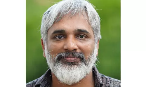 ഉമേഷ് വള്ളിക്കുന്നിലിനെ പോലിസില് നിന്നും പിരിച്ചുവിടാന് തീരുമാനം; സര്വീസില് തിരിച്ചെടുക്കുന്നതാണ് ബുദ്ധിമുട്ടെന്ന് ഉമേഷ് ഉമേഷ് വള്ളിക്കുന്നിലിനെ പോലിസില് നിന്നും പിരിച്ചുവിടാന് തീരുമാനം; സര്വീസില് തിരിച്ചെടുക്കുന്നതാണ് ബുദ്ധിമുട്ടെന്ന് ഉമേഷ്