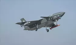 ജെറ്റ് വിമാനത്തെ വീഴ്ത്തുന്ന ആളില്ലാ യുദ്ധവിമാനവുമായി തുര്‍ക്കി (video)