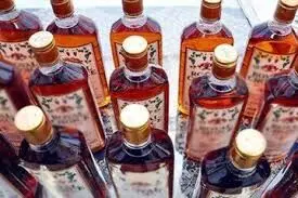 നെയ്യാറ്റിന്‍കരയില്‍ കുടുംബക്ഷേത്രത്തിലെ വിഗ്രഹങ്ങള്‍ക്കും ഫോട്ടോകള്‍ക്കുമിടയില്‍ 30 ലിറ്റര്‍ മദ്യം കണ്ടെത്തി