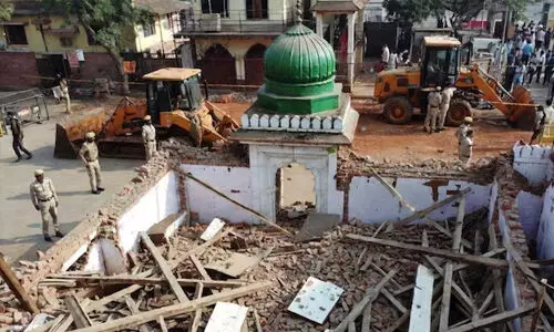 ബല്‍റാംപൂരില്‍ ദര്‍ഗ പൊളിച്ചു