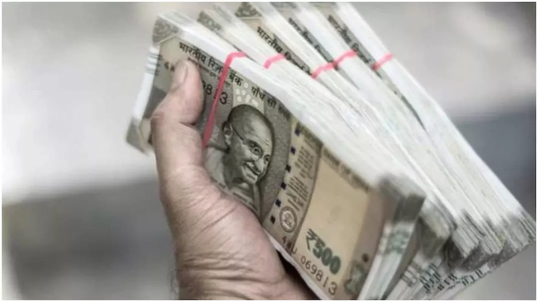 രേഖകളില്ലാതെ കൈവശം വെച്ച  72 ലക്ഷം രൂപ ബസിൽ നിന്ന് പിടിച്ചെടുത്തു