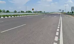 ദേശീയ പാതകളില് പുതിയ സുരക്ഷാ സംവിധാനം; ജിയോയുമായി കൈകോര്ക്കാന് നാഷണല് ഹൈവേ അതോറിറ്റി ഓഫ് ഇന്ത്യ ദേശീയ പാതകളില് പുതിയ സുരക്ഷാ സംവിധാനം; ജിയോയുമായി കൈകോര്ക്കാന് നാഷണല് ഹൈവേ അതോറിറ്റി ഓഫ് ഇന്ത്യ