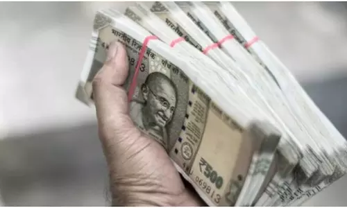 രേഖകളില്ലാതെ കൈവശം വെച്ച  72 ലക്ഷം രൂപ ബസിൽ നിന്ന് പിടിച്ചെടുത്തു