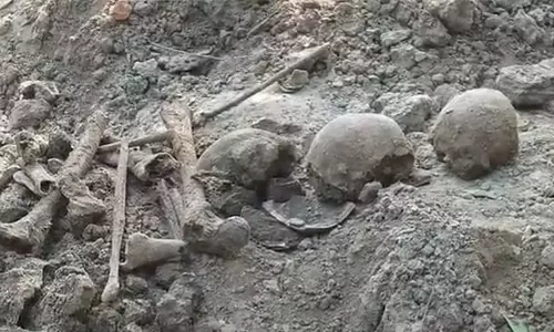 സിപിഎം മുന്‍ നേതാവിന്റെ ഭൂമിയില്‍ അസ്ഥികള്‍ കണ്ടെത്തി; അന്വേഷണം വേണമെന്ന് തൃണമൂല്‍ കോണ്‍ഗ്രസ്