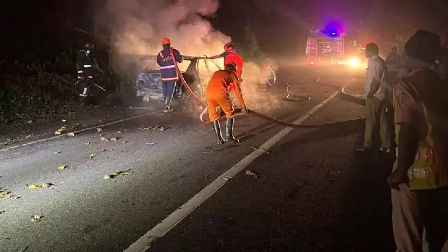 ശബരിമല തീര്‍ത്ഥാടകര്‍ സഞ്ചരിച്ച കാറിന് തീപിടിച്ചു